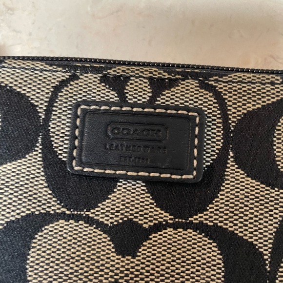 Coach Vintage 2004 Black and Tan Signature Wristlet